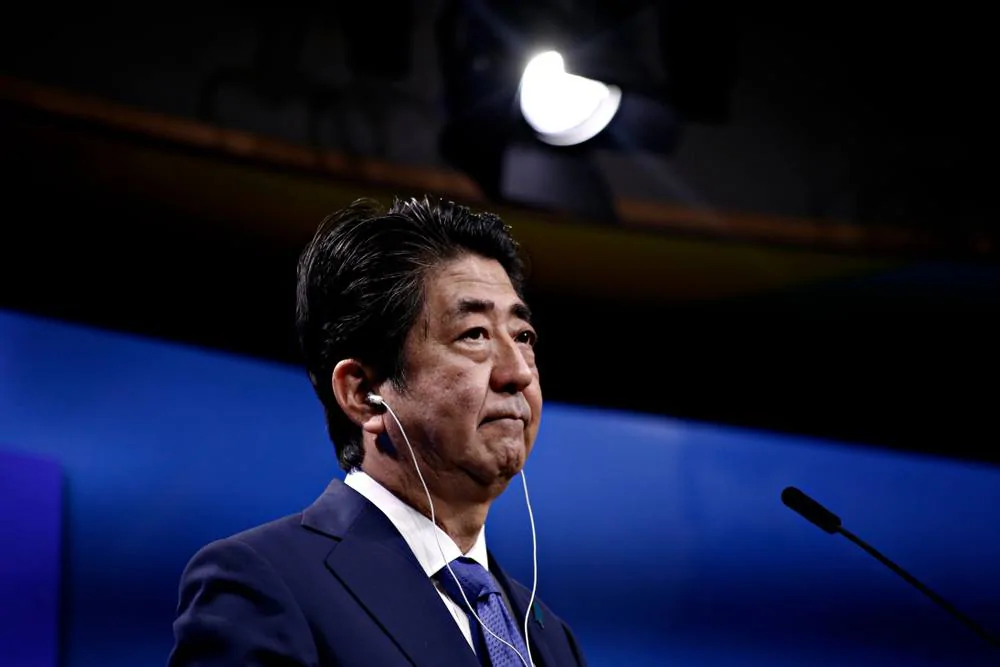 Japan, Shinzo Abe, Scandal