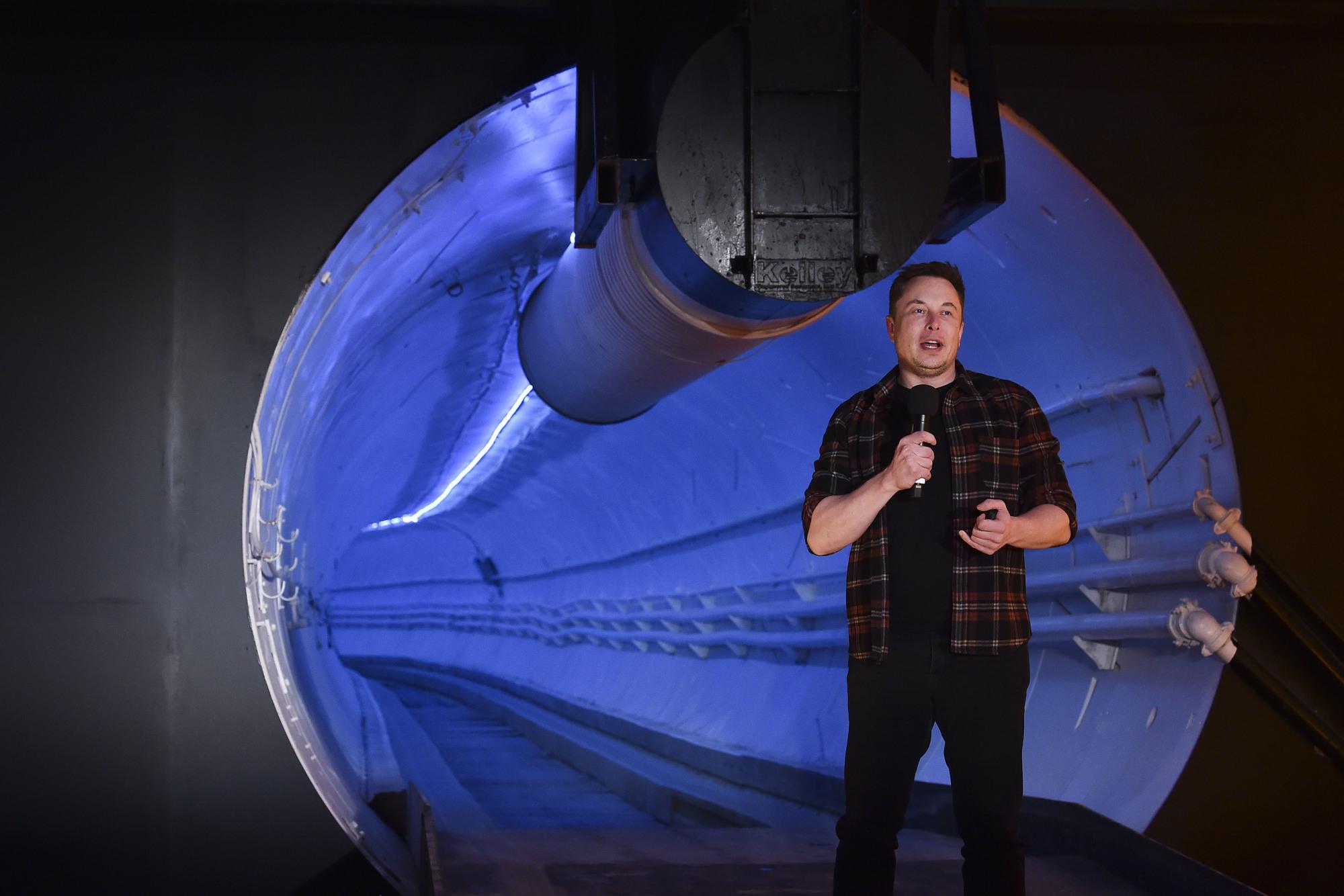 Elon Musk’s Science Projects Are Killing Tesla Stock, Warns Analyst