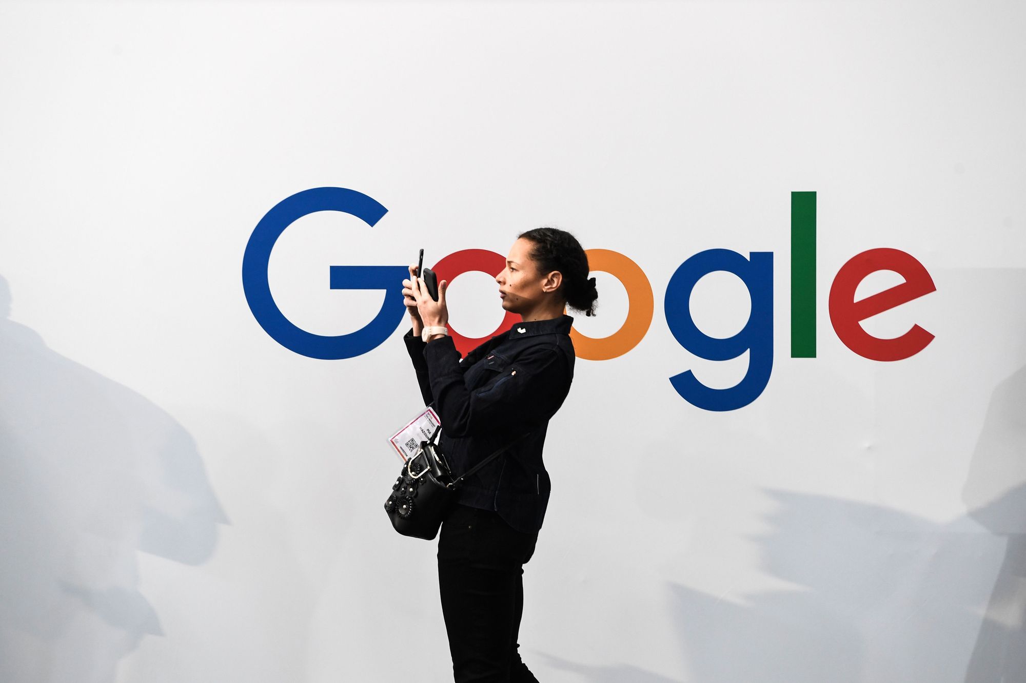 Google Stock Slumps After Weekend's Embarrassing Network Outage