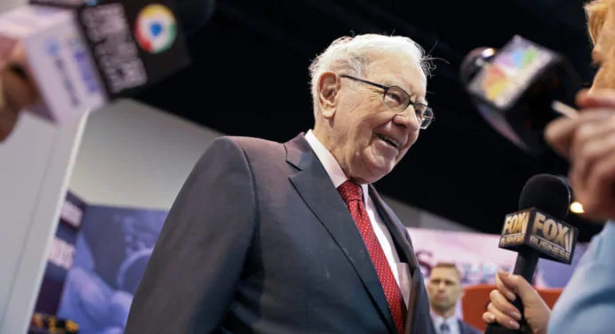Warren Buffett Dumped All Airline Stocks – But Retail Investors are Loving It