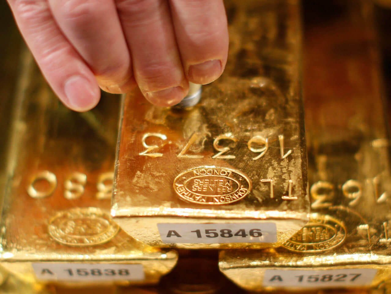 gold prices smash past $2,000