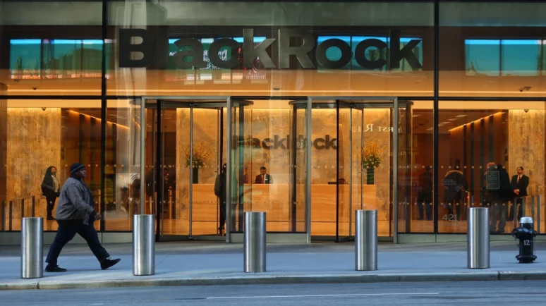 Can BlackRock Surpass GBTC in BTC Holdings? Image: Gary Hershorn/Getty Images