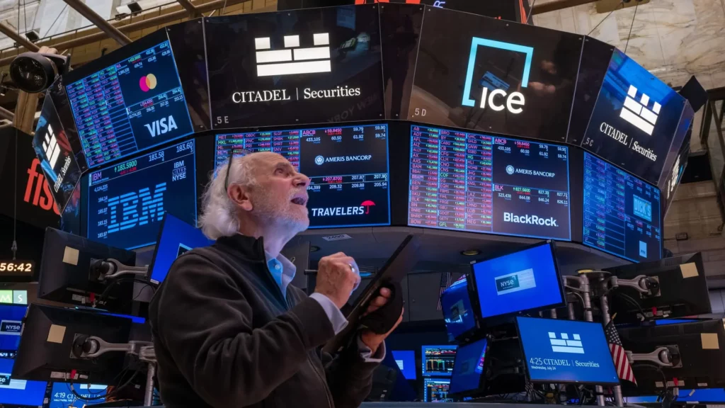 Bitcoin and Ethereum ETFs Bounce Back With $200M Combined Inflows