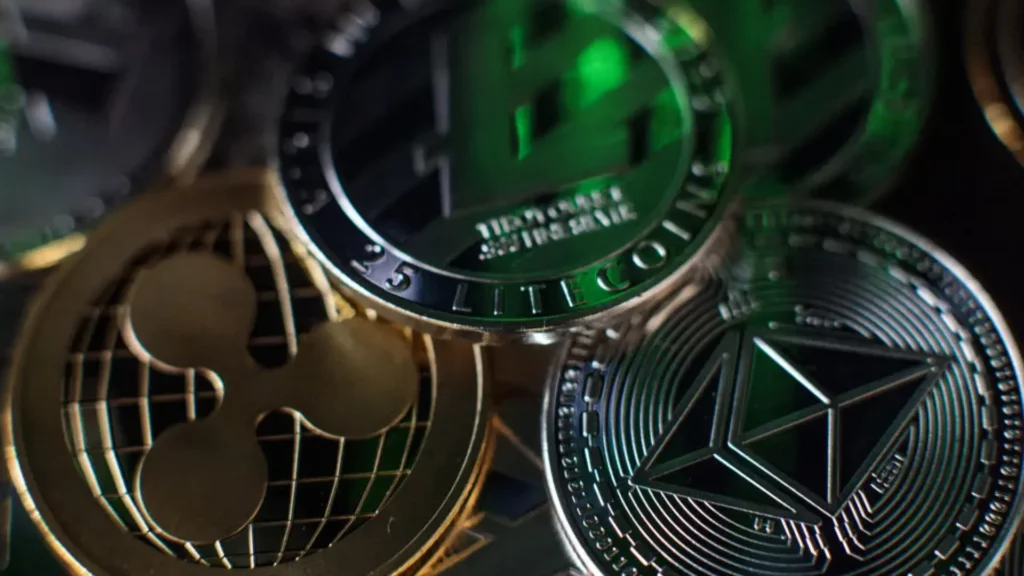 Altcoins Surge While Bitcoin Falls, Sparking Altcoin Season Hype