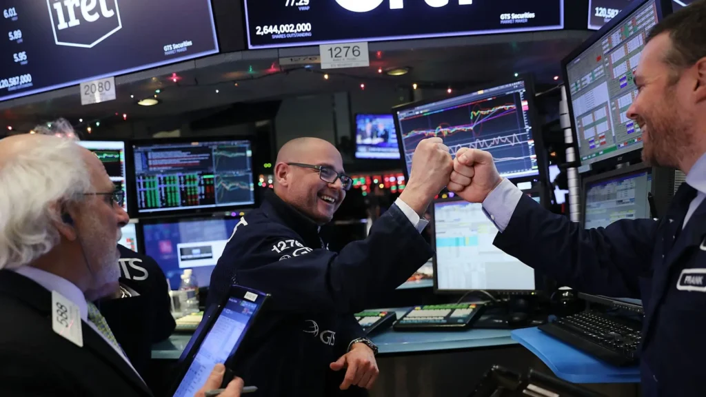 Crypto Investments Surge as US Investors Seek Safe-Haven After Losing Confidence in Dollar