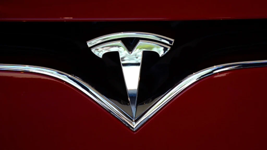 Elon Musk’s Ties to Donald Trump and DOGE Could Permanently Damage Tesla, Analyst Warns Ahead of Earnings