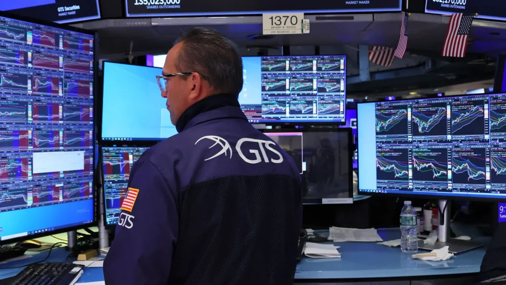 Bitcoin's institutional investors pour millions back in to ETFs.