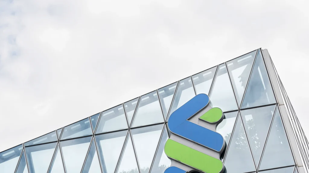 Standard Chartered becomes first major global bank to offer BTC and ETH spot trading for institutional clients.