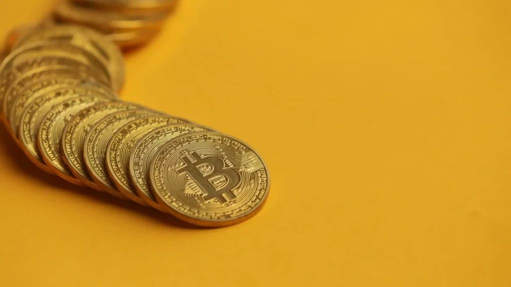Tom Lee predicts Bitcoin could soar to $2 million if it matches gold’s market cap, but analysts heavily disagree.