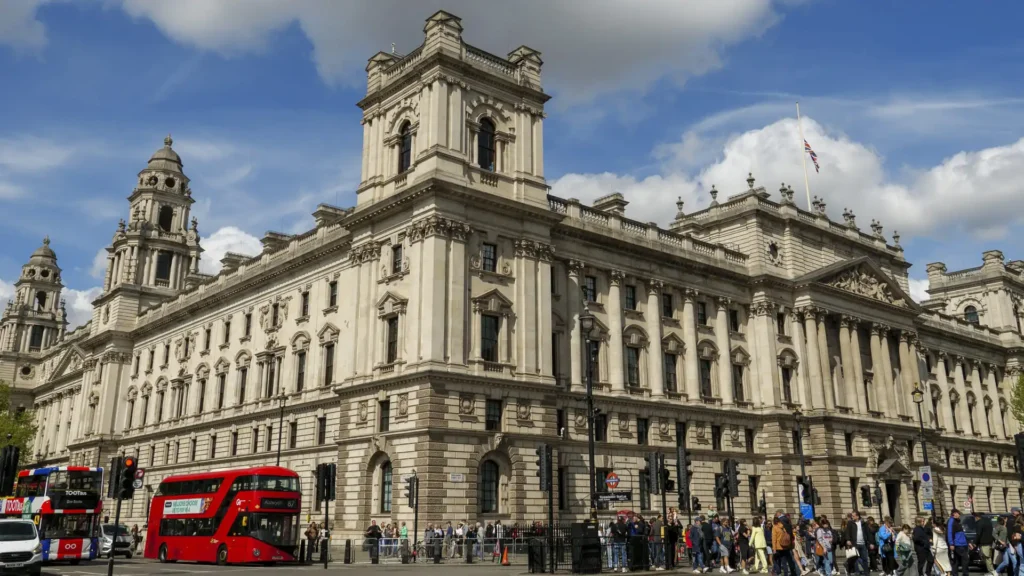 Hargreaves Lansdown Warns Against Bitcoin as Asset Class Following UK Ban Lift