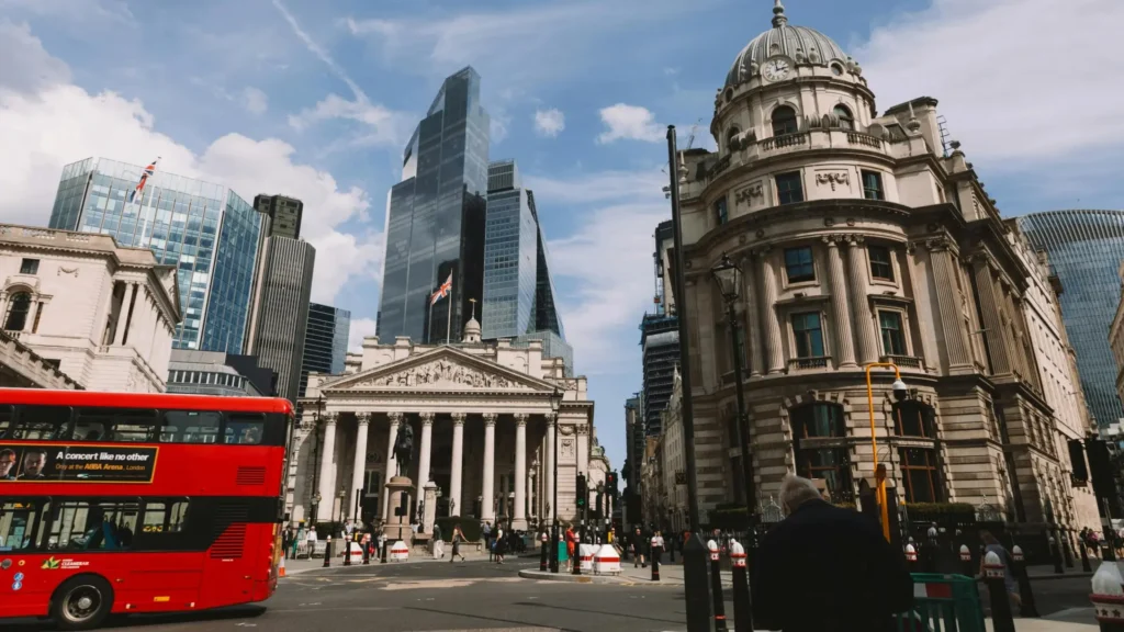 Bank of England Navigates Competing Visions for Digital Money