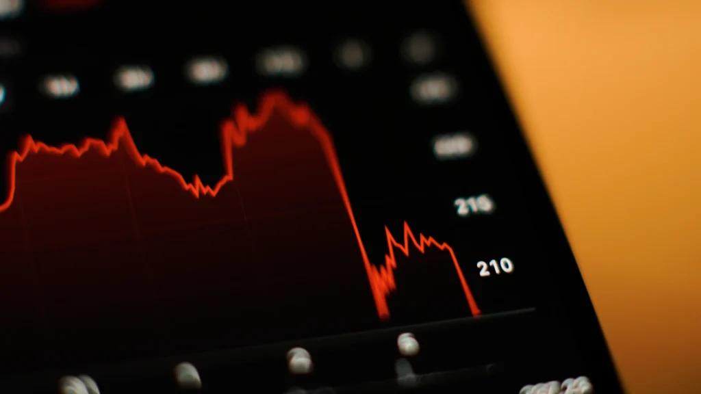 Solana, HBAR, and Litecoin ETFs Buck Market Panic as Bitcoin, ETH ETFs Suffer $800M in Outflows