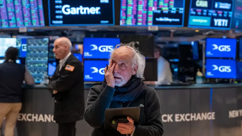 Aster bounces back above $1, shrugging off a brutal $1.8 billion crypto liquidation.