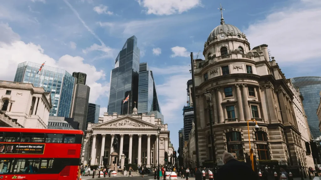Japan and the UK Explore Bank-Style Safeguards for Crypto and Stablecoins — Will Other Countries Follow?