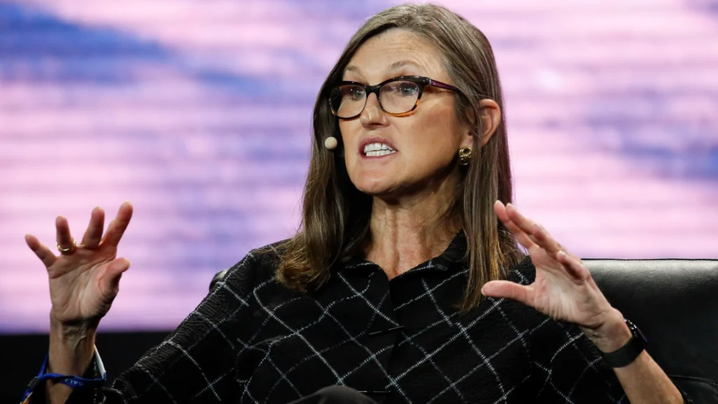 Cathie Wood Bets on ETH Treasury BitMine as Ethereum Treasuries Sink Into Red