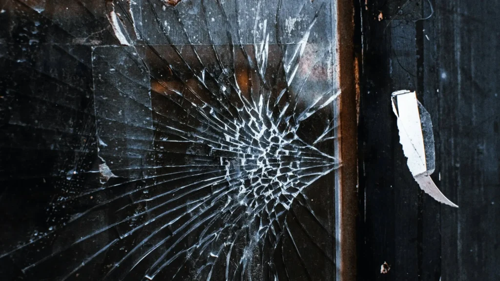 Yala's second depeg exposes alarming cracks in the young stablecoin. Credit: Lisa from Pexels.