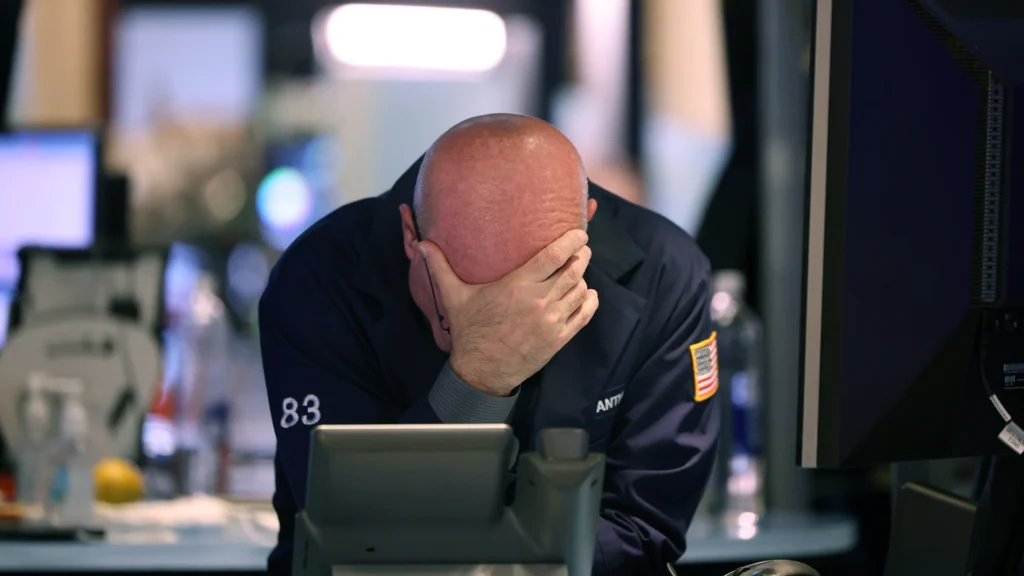 Crypto Investment Exodus Stretches Into Third Week as Investors Flee — Is the Bull Run Over?