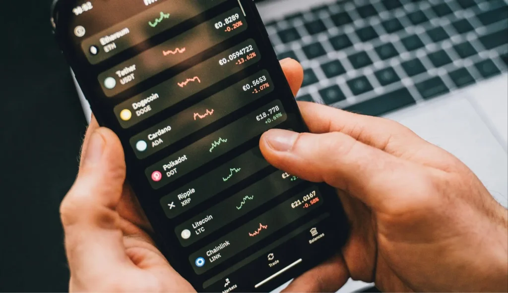 The Rise of Trading Super Apps—How eToro and Robinhood Pioneered Multi-Asset Investment Platforms
