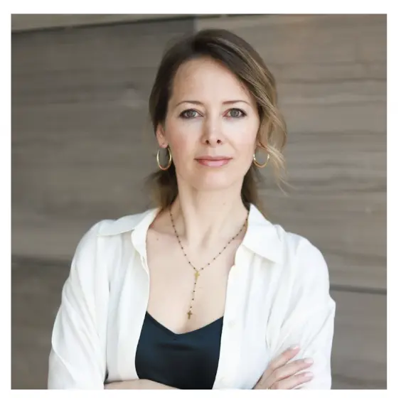 “Attention flows directly from creator to reader, unmediated by platform curation. In an era of algorithmic fatigue and dopamine addiction, this simplicity feels almost radical.” | Image source: Irina Chuchkina