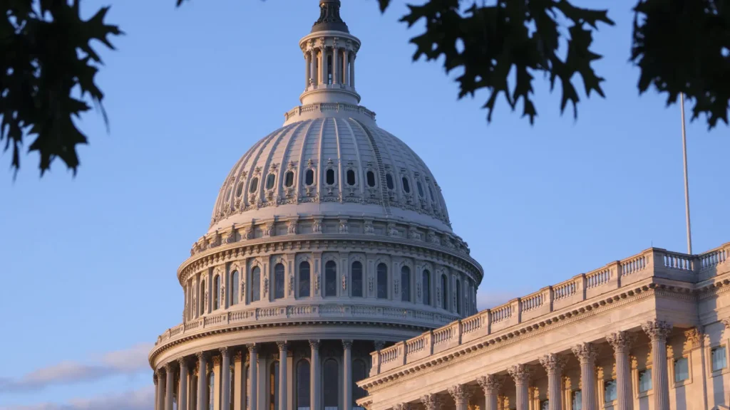 CLARITY Act Could Pass Without Stablecoin Yield as Senators Seek Compromise