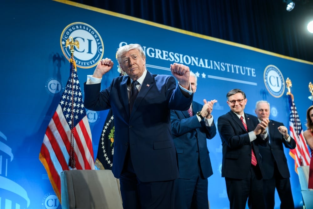 Trump’s Crypto Fans Turn on Him as New $TRUMP Dinner Follows Investor’s ‘Rug Pull’ Claim